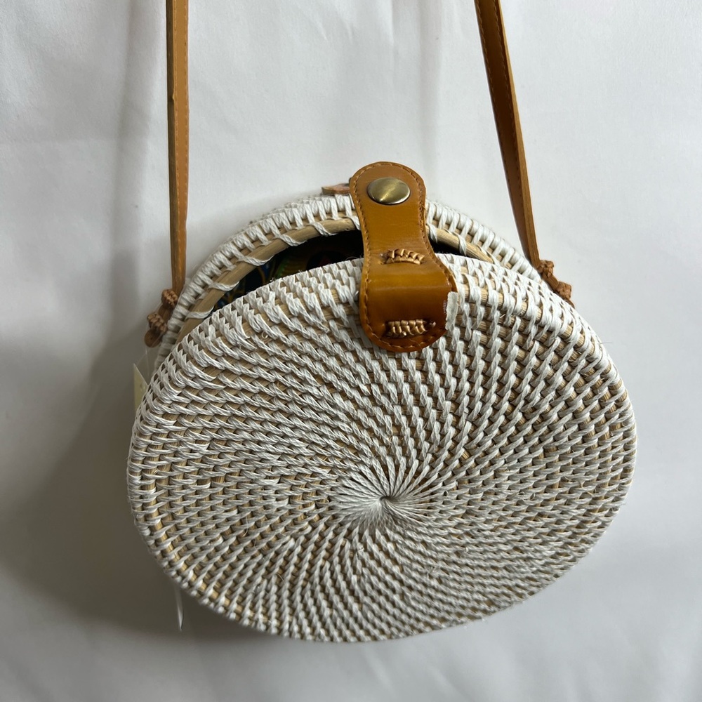 Collection 18 Handcrafted Round Rattan Bag - Picture 2 of 6